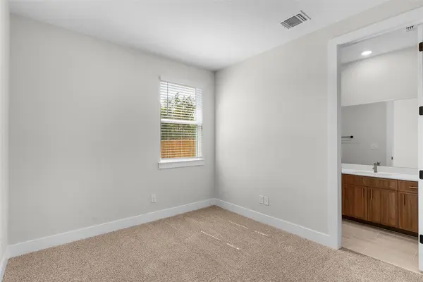 4312 College Square DR, Round Rock, TX 78665