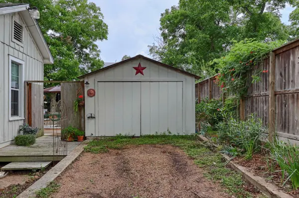 307 W Market ST, Fayetteville, TX 78940