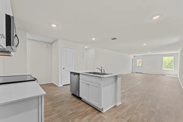 304 Wild Goose DR, Luling, TX 78648