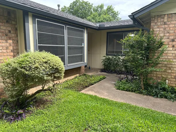 9217 Singing Quail DR #8E, Austin, TX 78758