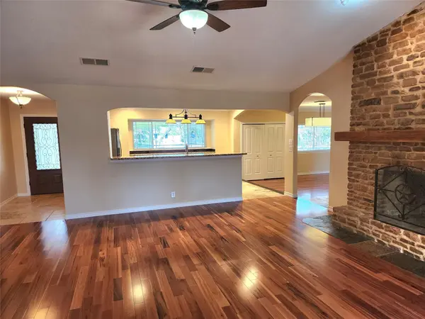 817 Willow Creek CIR, San Marcos, TX 78666