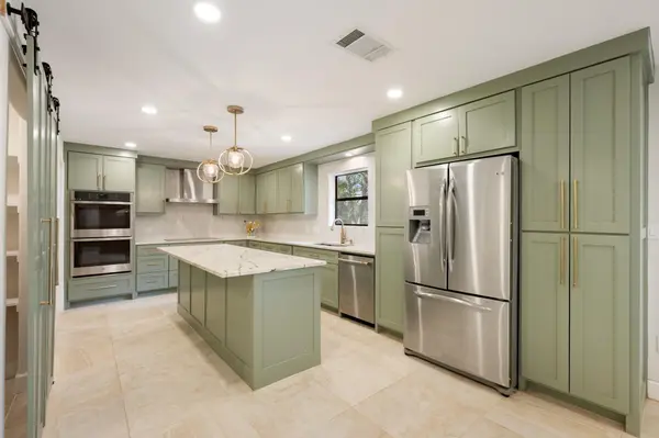 210 Waxwing DR, Buda, TX 78610