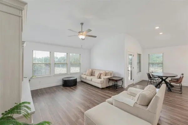1808 Donetto DR, Leander, TX 78641
