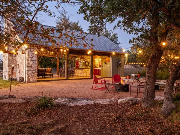 483 E Grand Oaks DR, Harper, TX 78631
