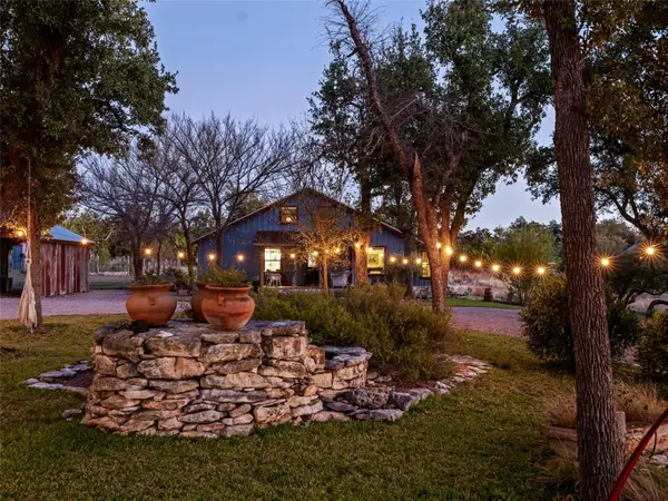 483 E Grand Oaks DR, Harper, TX 78631