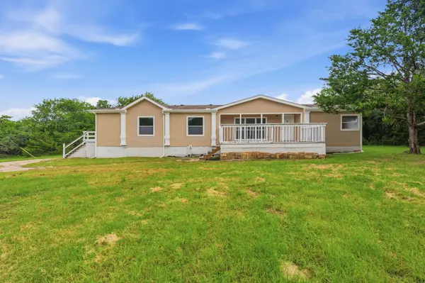 285 Hilltop DR, Dale, TX 78616