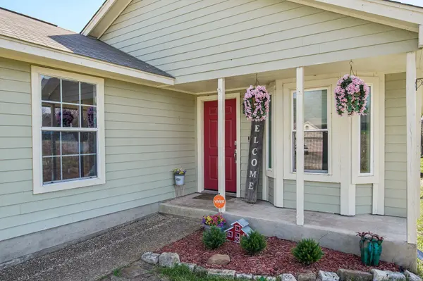 107 Hawea LN, Bastrop, TX 78602