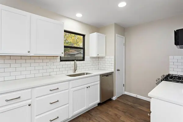 1905 Farnswood DR, Round Rock, TX 78664