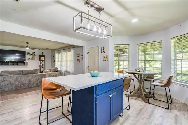 123 Crossroads DR, Dale, TX 78616
