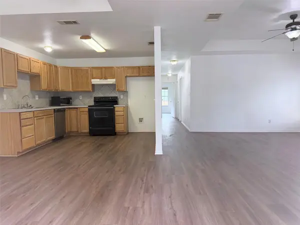142 Nuuanu LN, Bastrop, TX 78602