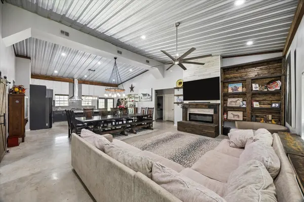 575 County Road 342, Hondo, TX 78801