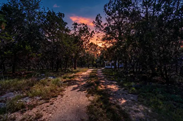 1400 Valley View RD, Wimberley, TX 78676