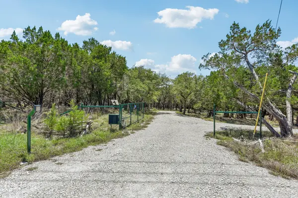 501 Oak Knob DR, Wimberley, TX 78676