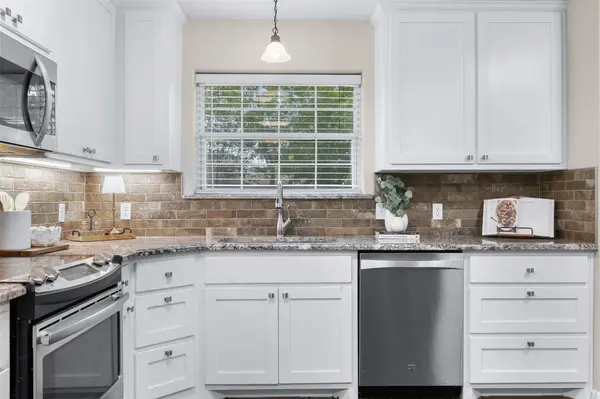 705 Palmer ST, Rockdale, TX 76567