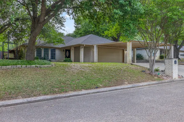 705 Palmer ST, Rockdale, TX 76567