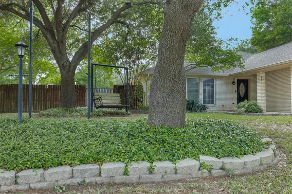 705 Palmer ST, Rockdale, TX 76567