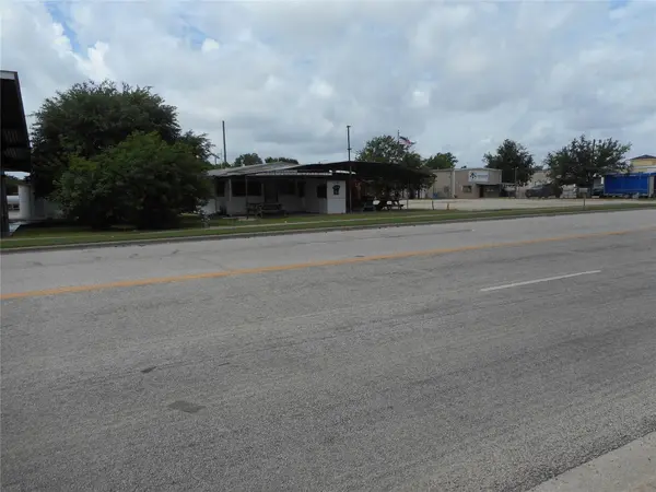 1107 W 2nd ST, Taylor, TX 76574