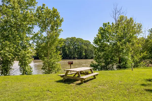 9035 FM 725, Mcqueeney, TX 78123