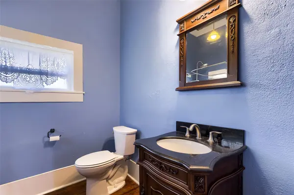 208 N Avenue B, Elgin, TX 78621