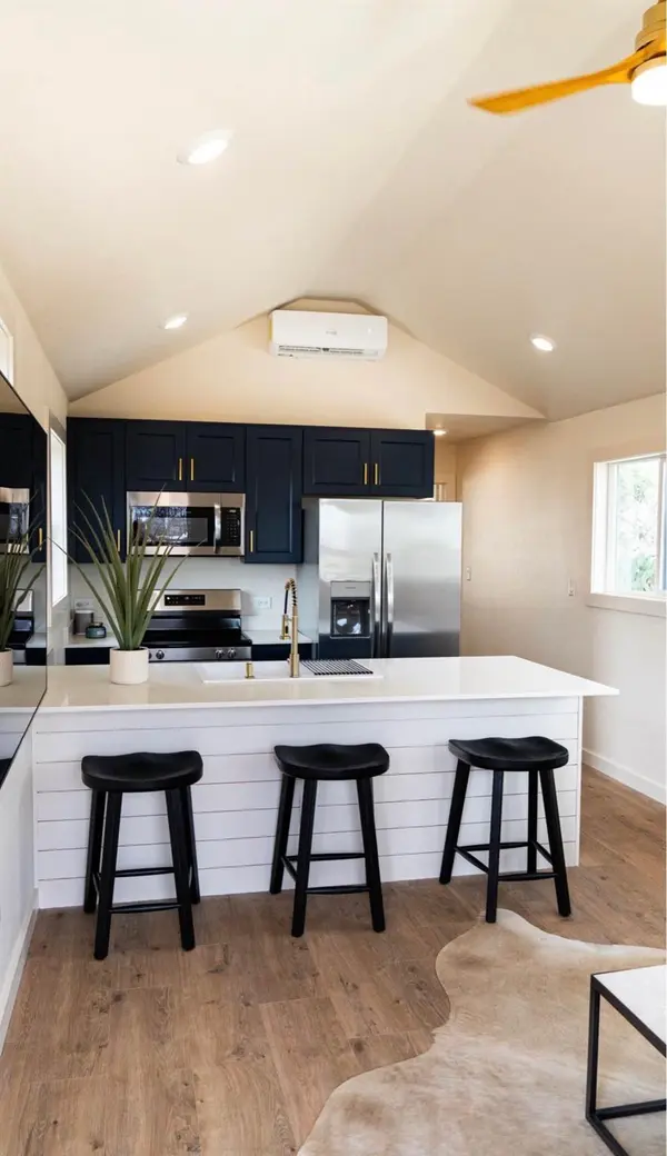 9421 Sycamore Shade LN, Kingsbury, TX 78638
