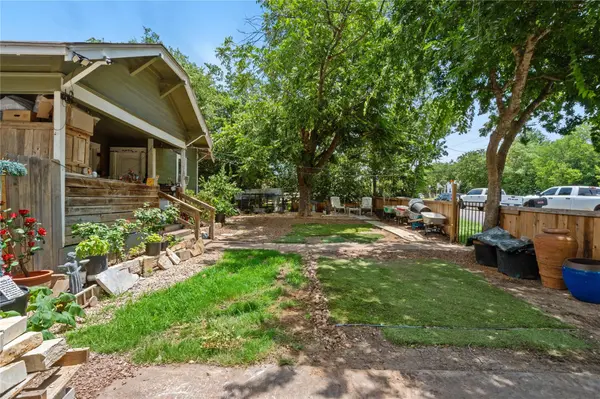 905 W 10th ST, Georgetown, TX 78626