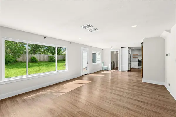 10101 Parkfield DR, Austin, TX 78758