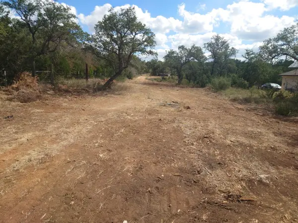 1102 Cliffview DR, Spicewood, TX 78669