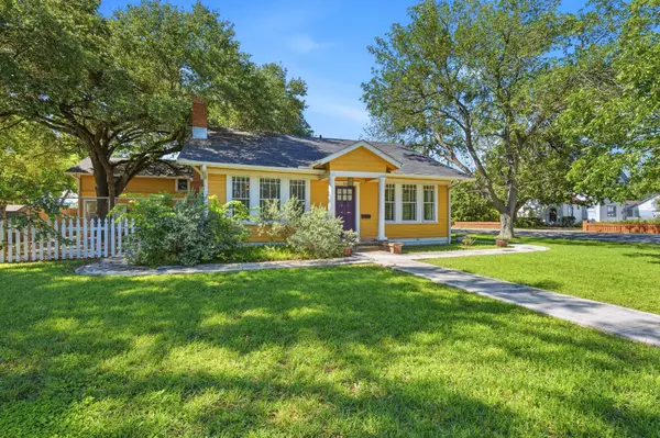 1232 Spruce ST, Lockhart, TX 78644