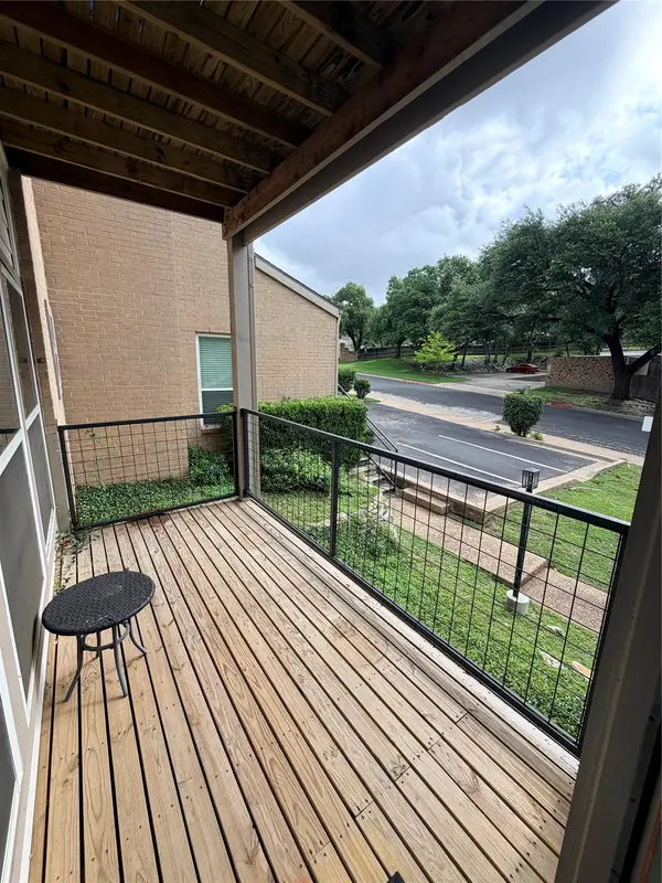 6600 Valleyside RD #D-20, Austin, TX 78731