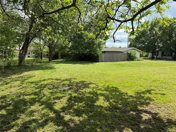 106 N 6th ST, Thorndale, TX 76577