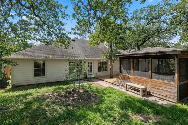 415 Tahitian DR, Bastrop, TX 78602