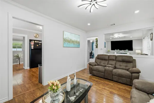 718 Kimbro ST, Taylor, TX 76574