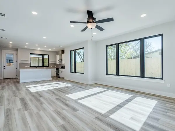 206 E Wonsley DR #1, Austin, TX 78753
