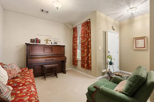 810 Hilltop DR, Leander, TX 78641