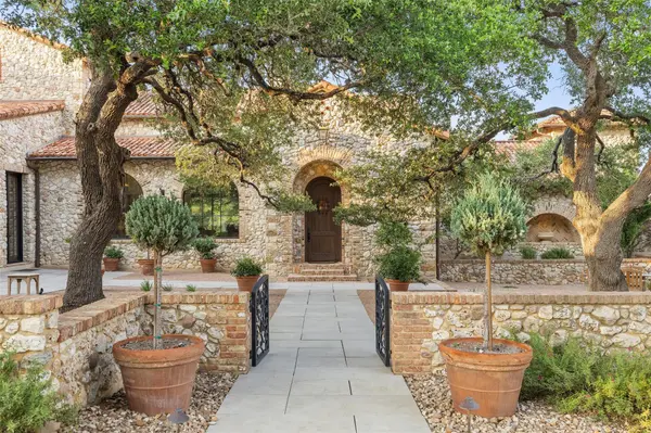 418 Cattle Trail DR, Dripping Springs, TX 78620