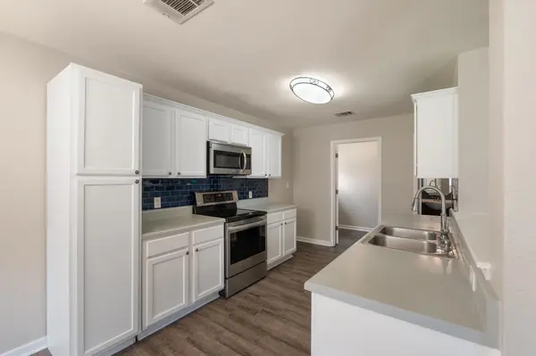 3003 MEADOW LN, Taylor, TX 76574