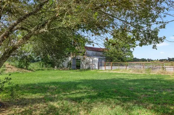 1015 Fm 112 RD, Lexington, TX 78947