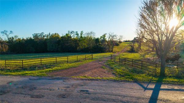 1700 County Road 216, Giddings, TX 78942