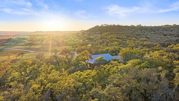 4827 Maenius RD, Blanco, TX 78606