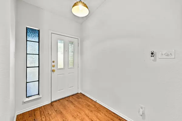 7403 Dallas DR, Austin, TX 78729