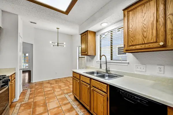 7403 Dallas DR, Austin, TX 78729