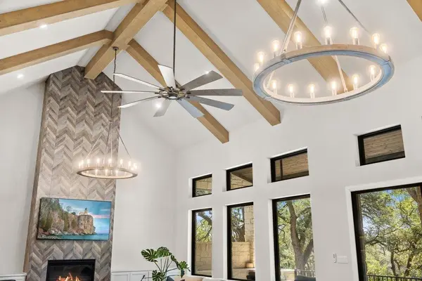 461 Crosswater LN, Dripping Springs, TX 78620
