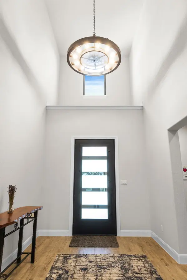 461 Crosswater LN, Dripping Springs, TX 78620