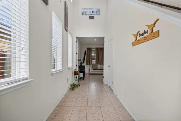 250 Twisted Oaks LN, Buda, TX 78610