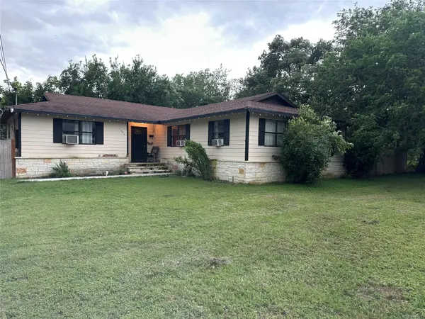 1205 W 10th ST, Cameron, TX 76520