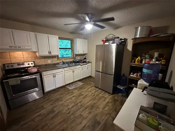 1205 W 10th ST, Cameron, TX 76520