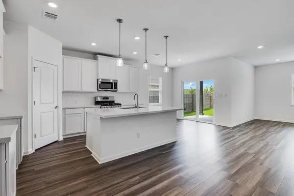 4004 Wynn RD, Hutto, TX 78634