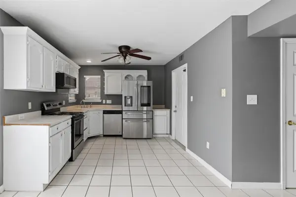115 Clarks Grove LN, Hutto, TX 78634