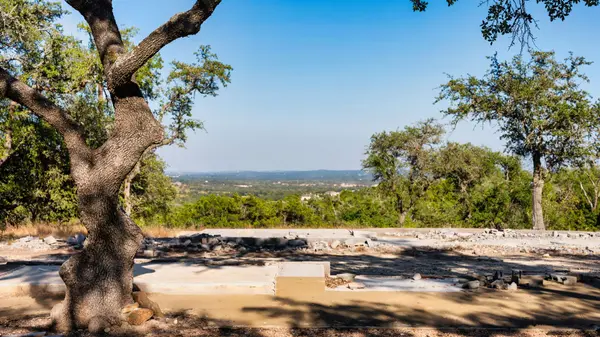 520 Harmon Hills CV, Dripping Springs, TX 78620