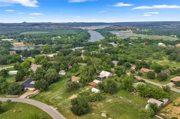210 N River Oaks DR, Burnet, TX 78611
